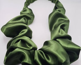 Bandeau soyeux Olive Satin Style Ruffle, accessoires capillaires pour femmes, bandeau à nœud torsadé, bandeau, Turban, Cadeau pour sœur.
