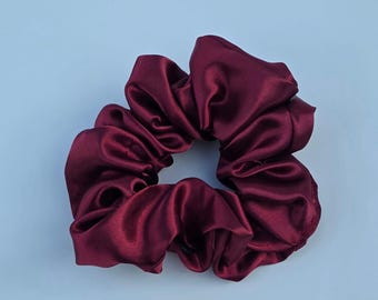 Handgemaakte bordeauxrode satijnen scrunchies. Bruidsmeisje, Moederdag, cadeau voor meisjes, zus, XXL oversized scrunchies. Set van 4 zijden scrunchies.