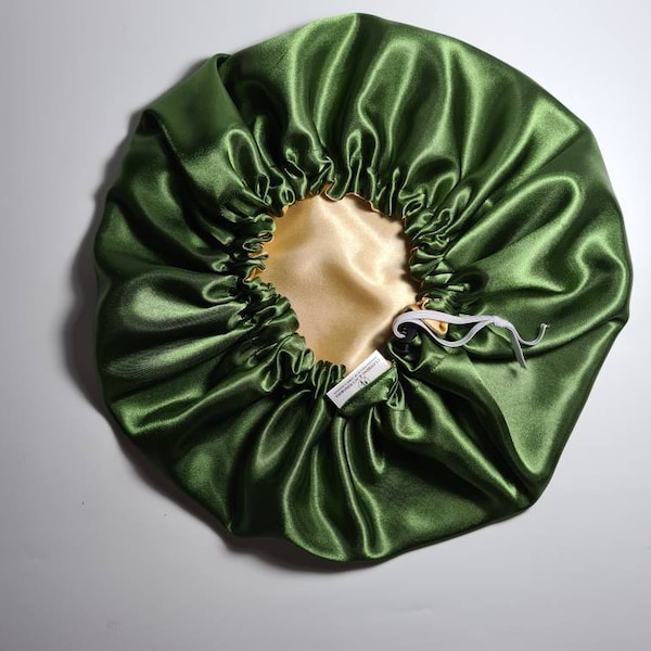 Bonnet réversible en satin parfaitement ajusté - Foulard protecteur coiffure nuit sommeil pour femme (Olive) | Accessoires pour cheveux.