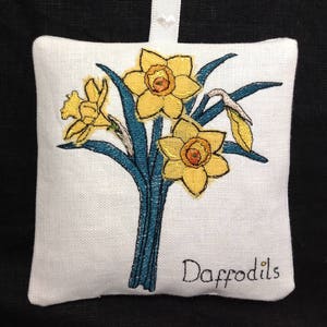 Raw Edge Applique Design &#39;Daffodils&#39; Lavender Bag