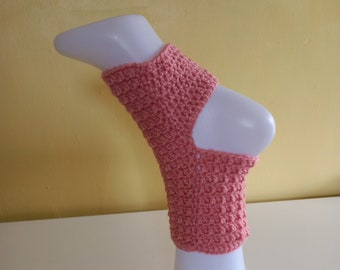 Yoga sokken hand gehaakt in lichtroze acrylgaren