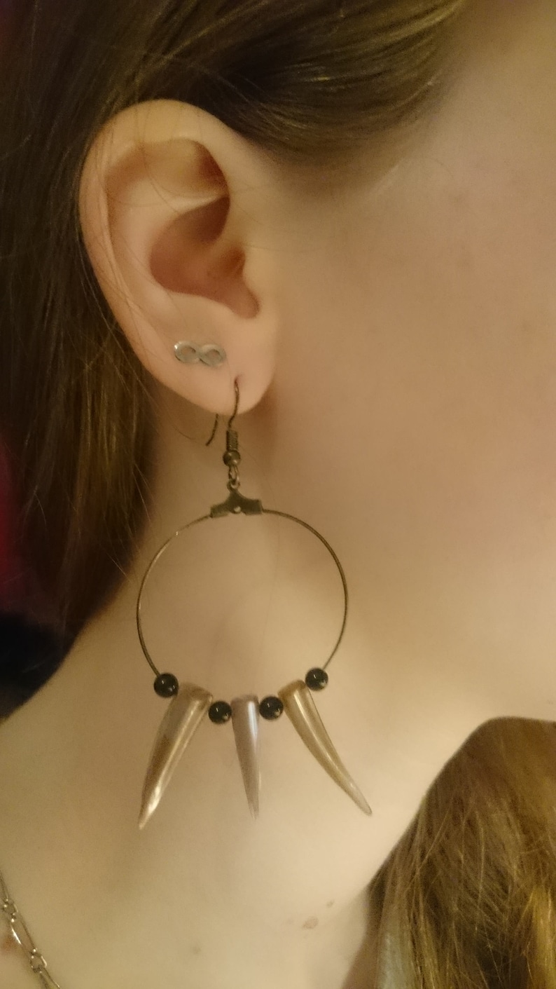 Hoop earrings with onyx and shell beads