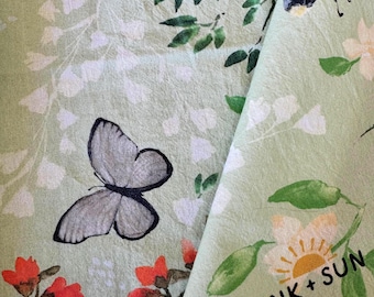 Bee Floral Tea Towel, Watercolor Garden Kitchen Decor, 100% Cotton Botanical Print