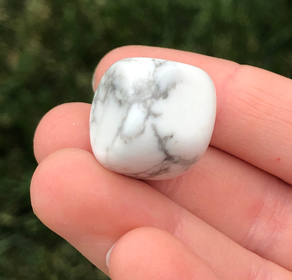 Howlite Tumbled Stone - Extra Small - 1 Piece - Crystal Decor and ...