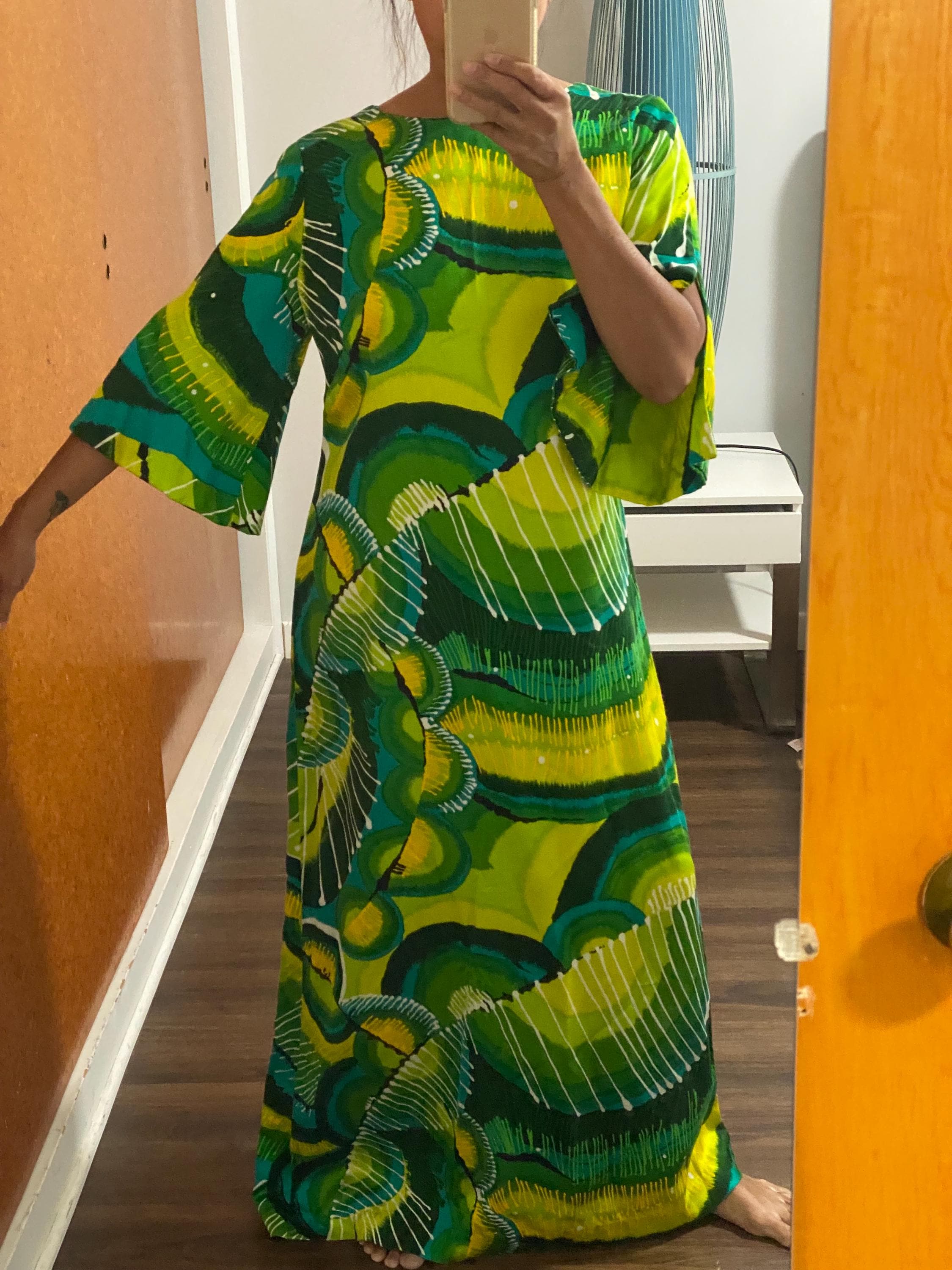 Vintage 1960’s 70's Abstract Hawaiian Caftan Mu’u Mu’u by Hukilau Fashions tag size 12
