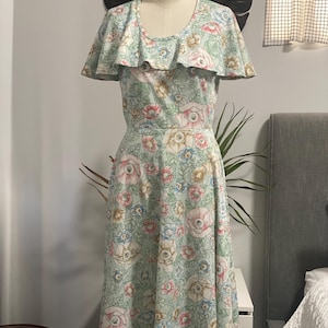 Vintage 70’s Pastel Floral Print Dress with Shoulder Cape