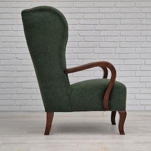 Années 1950, design danois, fauteuil à oreilles à dossier haut restauré, vert bouteille, bois de hêtre. image 3