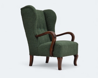 Años 50, diseño danés, sillón orejero restaurado con respaldo alto, verde botella, madera de haya.