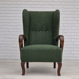 Années 1950, design danois, fauteuil à oreilles à dossier haut restauré, vert bouteille, bois de hêtre. image 2