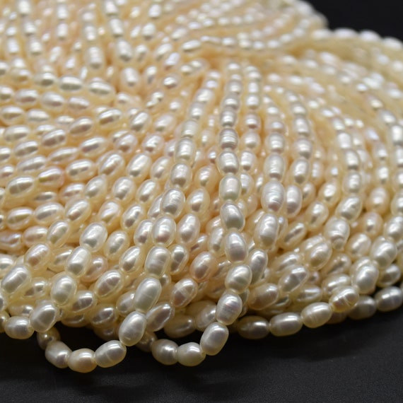 Perles de riz d'eau douce naturelles Blanc 4 mm 5 mm x 3 mm 3,5 mm 14,5 po.  sur fil -  France