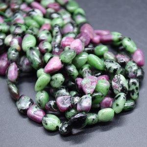 Perles de galets, rubis, zoisite, tumblestone, pépites - 5 mm - 8 mm - 15 po. sur fil