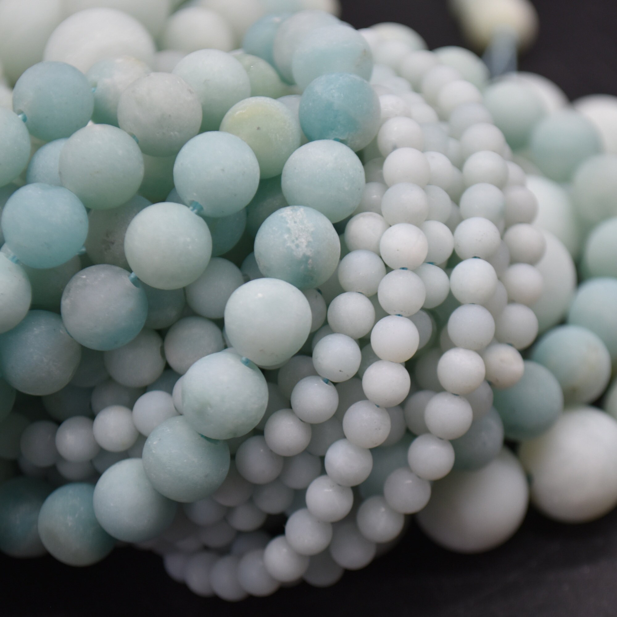 アマゾナイト フロステッドマットラウンドビーズ - 4 mm、6 mm、8 mm