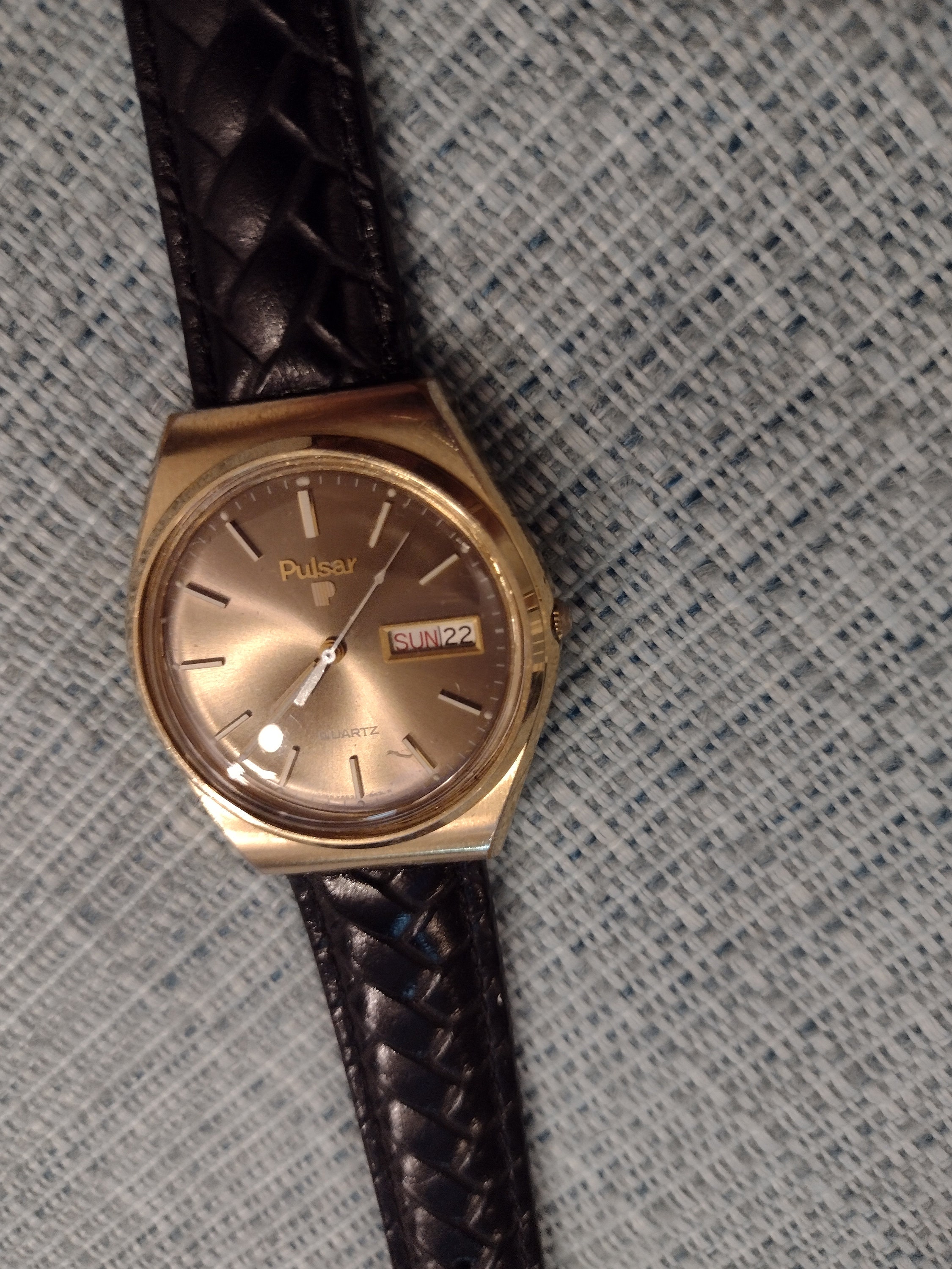 Pulsar quartz mens watch sale