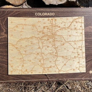 Colorado State Map Wandplakette / 3D Schichtholz / Handgezeichnet, Laser cut und geätzt / WO Städte und Autobahnen / Individualisierung verfügbar