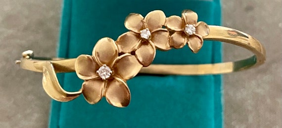 Vintage Solid 14K Diamond Plumerias Hinged Bangle… - image 2