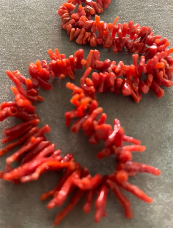 Vintage Genuine Natural Graduated Red Coral Neckla