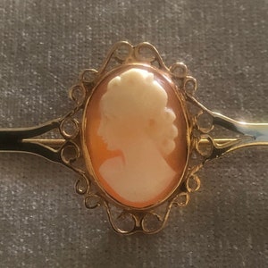 9K Victorian Shell Cameo Brooch image 1