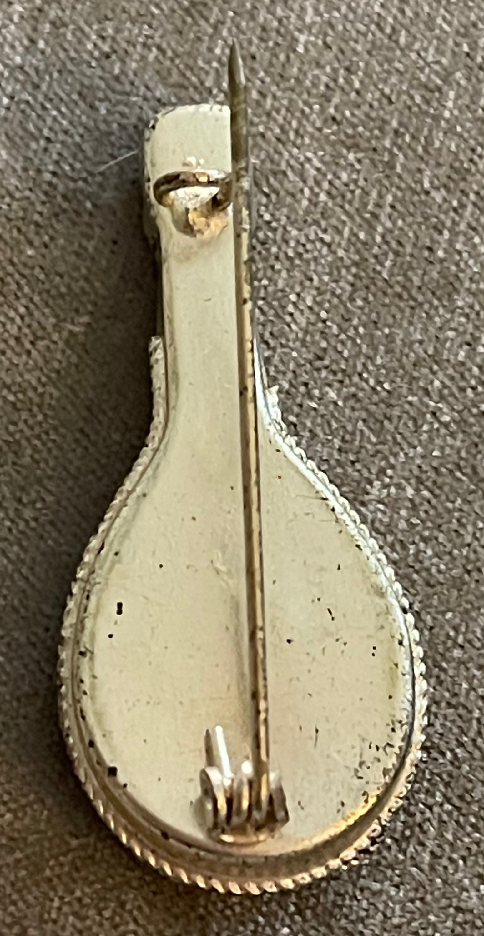 BELLE ANCIENNE BROCHE MICRO MOSAÏQUE INSTRUMENT de MUSIQUE MANDOLINE BIJOU D
