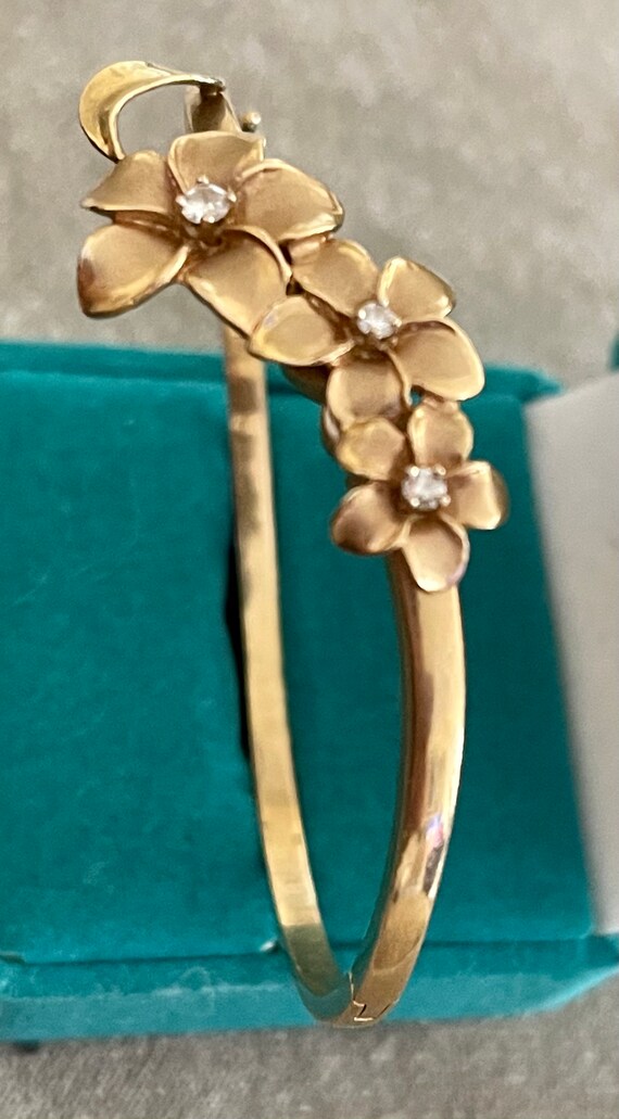 Vintage Solid 14K Diamond Plumerias Hinged Bangle… - image 5