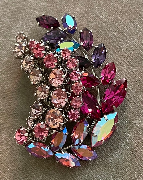 Vintage Pink Glass Rhinestones Brooch Gem