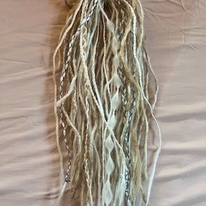 Aschblonde Dreadverlängerungen