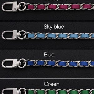 Puede incluir: Una colección de correas de cadena en varios colores: negro, blanco, amarillo, beige, rosa claro, rosa oscuro, azul cielo, azul, verde, morado, rojo, marrón, vino, azul marino, plateado y dorado. Con herrajes plateados y el texto "Silver Hardware".