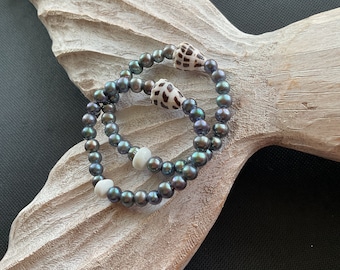 Freshwater Peacock black pearl bracelet, Hawaiian cone Shell