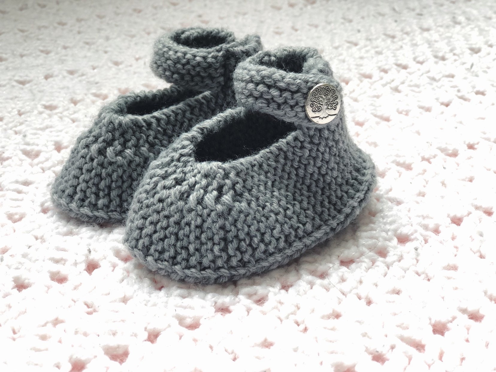 Chaussons Bebe Gris 6 Mois Tricotes A La Main Au Canada 100 Laine Des Andes Chaussons Bebe Gris 6 Mois Tricotes A La Main Au Canada 100 Laine Des Andes