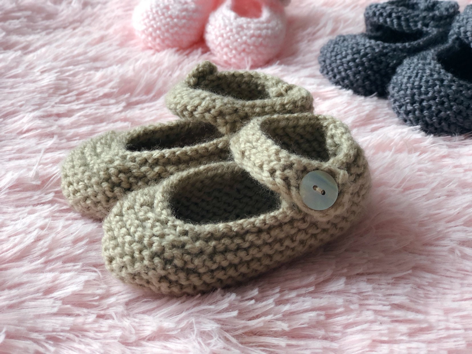 Chaussons Taupe Bebe 0 6 Mois Laine Tricotes A La Main Au Canada Chaussons Taupe Bebe 0 6 Mois Laine Tricotes A La Main Au Canada