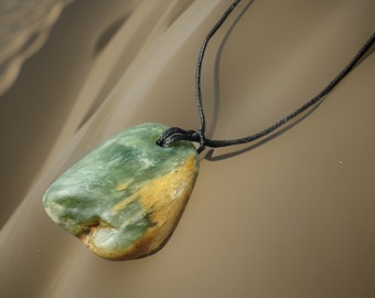 Pounamu New Zealand greenstone pendant necklace