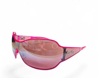 Gafas de sol vintage Dolce & Gabbana Shield, logo de diamantes de imitación, montura rosa Y2K