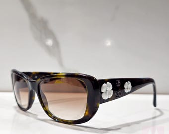 小物 CHANEL sunglasses Camellia White y2k Chanel White Camellia CC Sunglasses Like new | Mercari