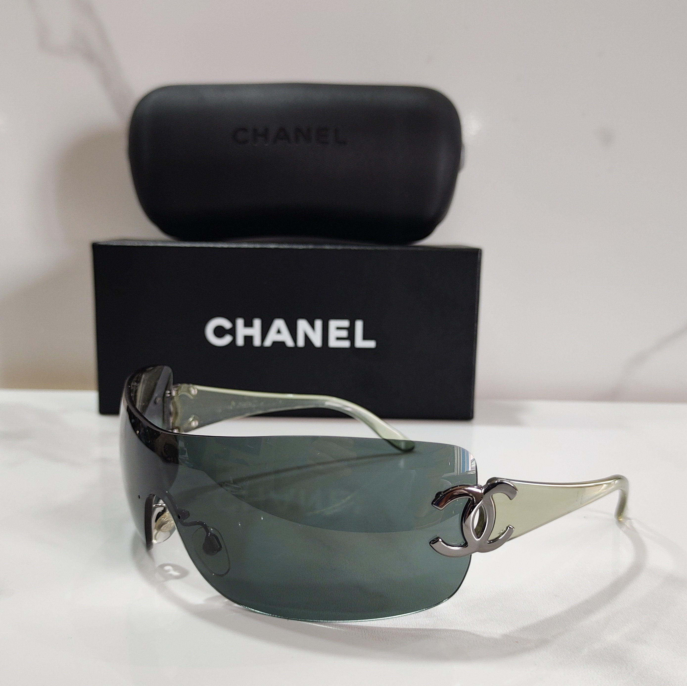 Vintage 1994 Iconic CHANEL Pearl Round Sunglasses 