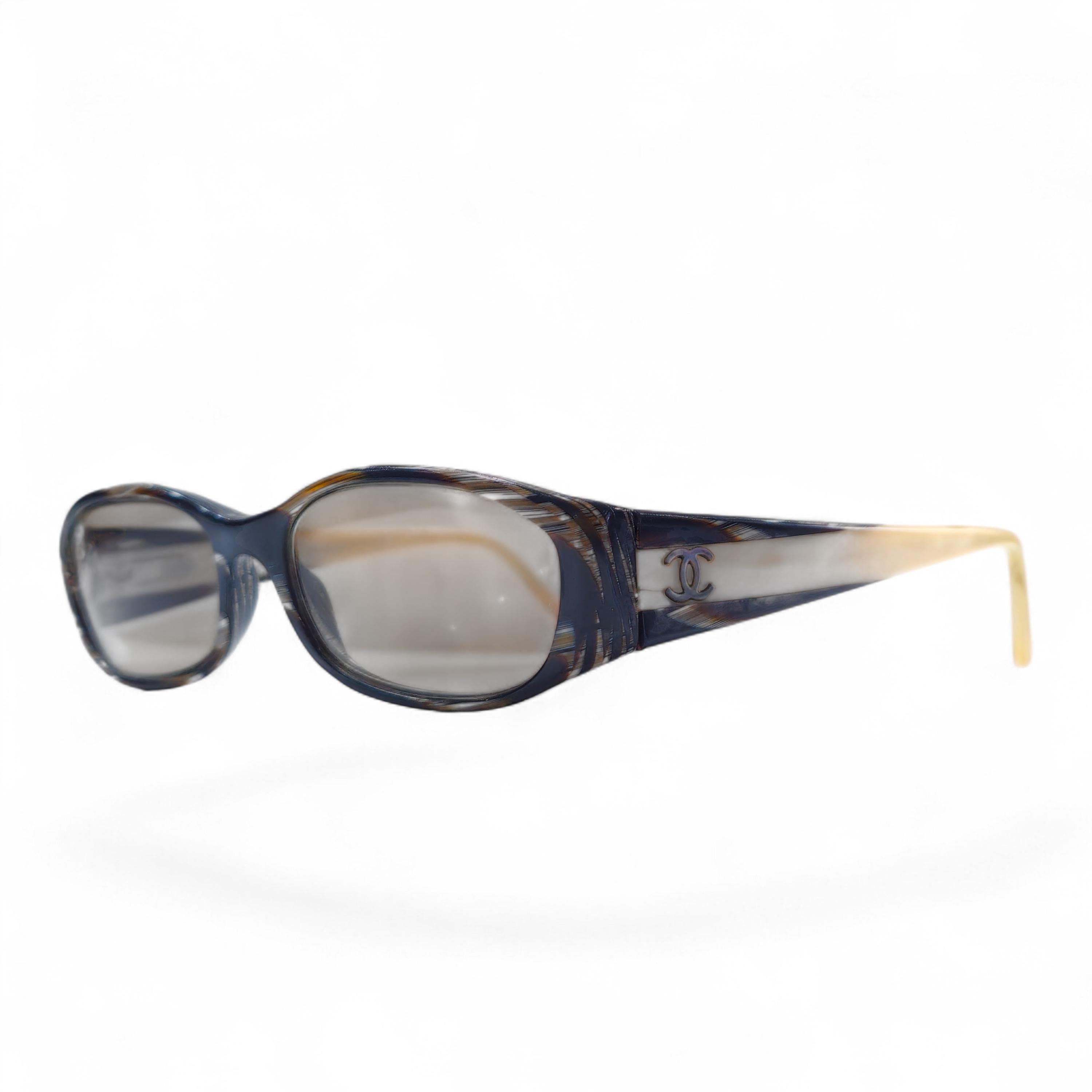 Gucci GG3532 Grey Tortoise and Clear Sunglasses and Case Gucci Sunglasses GG1732SK 004 Transparent Cloudy Grey - eye  main image 3