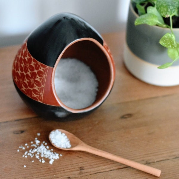 Keramik Salzstreuer | gemustertes handgemachtes Salzschweinchen | Fair Trade Salzschale | Ethische Küche