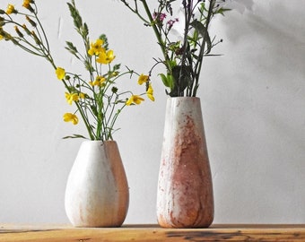 Vaso con boccioli, vaso con fiori secchi, centrotavola con fiori finti per ingresso, scrivania da ufficio per matrimonio in stile boho, arredamento etico per la casa