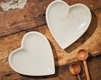 Piatto per gingilli a forma di cuore, piatto in pietra ollare intagliato a mano che può essere utilizzato per cucchiai, gioielli e ninnoli.