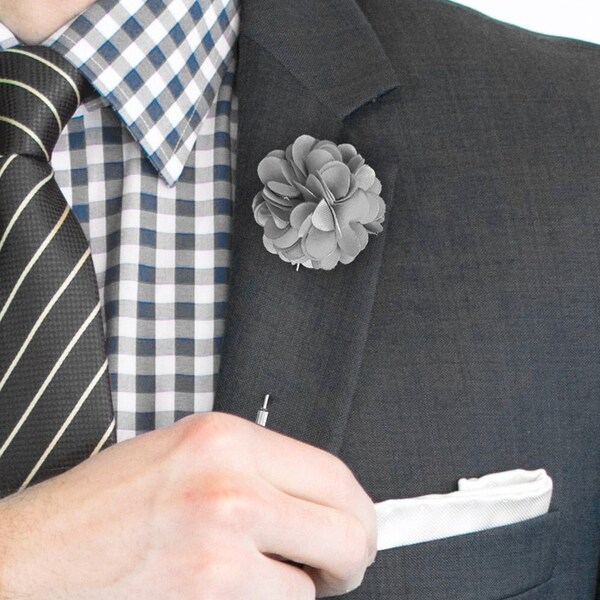 Boutonniere de seda, Ojal gris, Ojal de seda, Ojal de flores, Boutonniere de flores, Boutonniere gris, Broche Boutonniere, Pin de traje