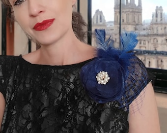 Spilla rosa blu, accessorio abito, fiori della marina, tessuto blu navy, abito floreale della marina, sposa blu navy, spilla della marina, rete gabbia per uccelli