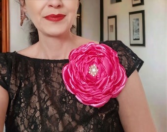 Stor rosa brosch, Fuchsia blombrosch, Rosa corsage, Överdimensionerad brosch, Axelcorsage, Stor blombrosch, Sidenblombrosch