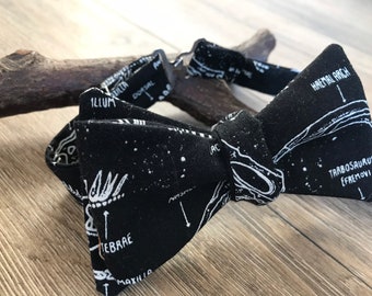 Self tie dinosaur bow tie, dinosaurus print, dinosaurus cadeau, dinosaurus accessoires, bruiloft outfit, bruiloft accessoires, self tie vlinderdas