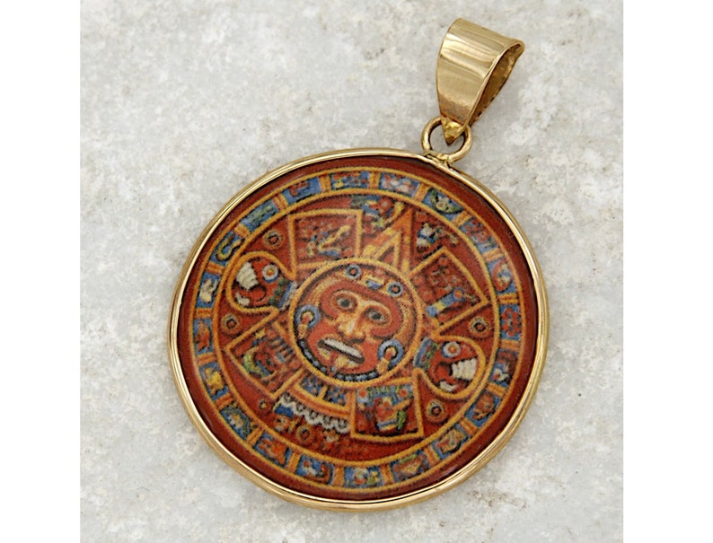 Pendentif Calendrier Maya en Or 14 Carats er Porcelaine, Medaille Calendrier Aztèque, Pendentif Artisanel, Bijoux Italiens image 1