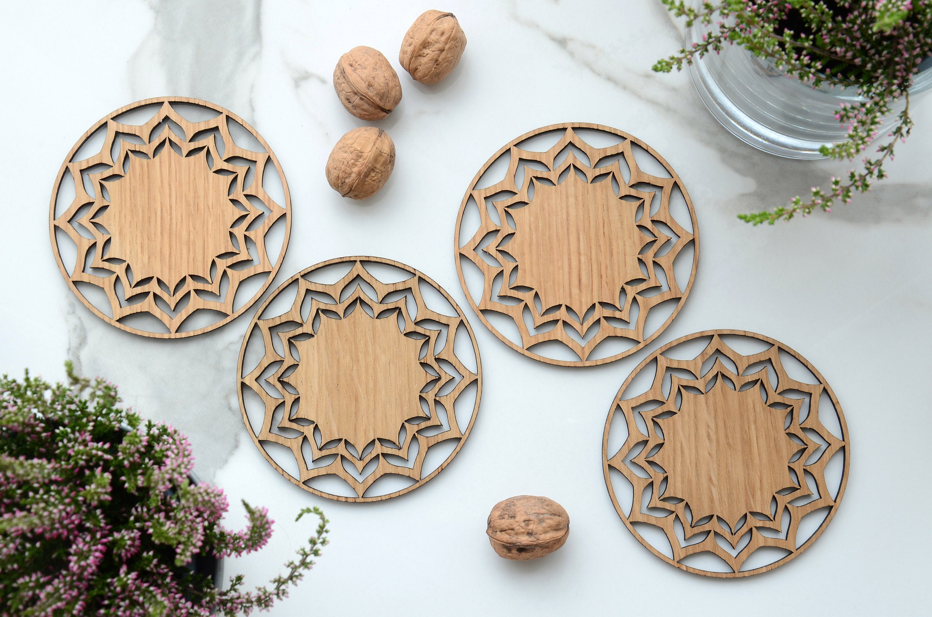 Com-four® Sottobicchieri In Legno Con Motivo Caffè - Set Da 16 Pezzi, 9x9 Cm, Spessore 4 Mm, Proteggi Tavolo Da Graffi E Aloni