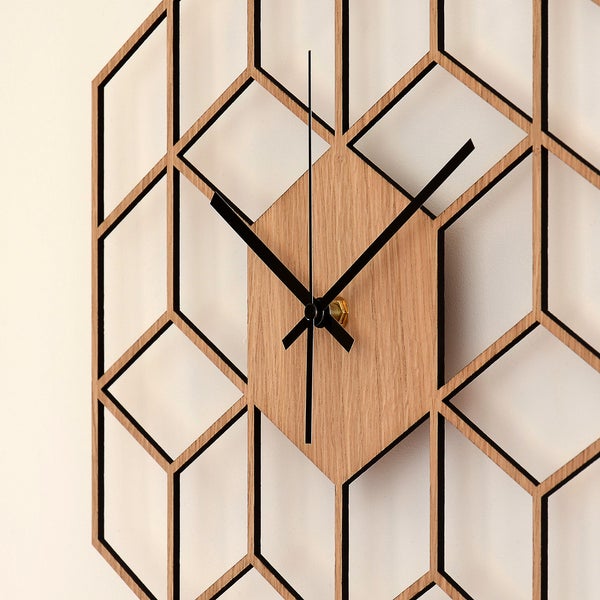 Drewniany zegar ścienny inspirowany kostką, cichy nie tykający drewniany zegar, minimalistyczny zegar geometryczny, kuchnia-salon-wystrój sypialni