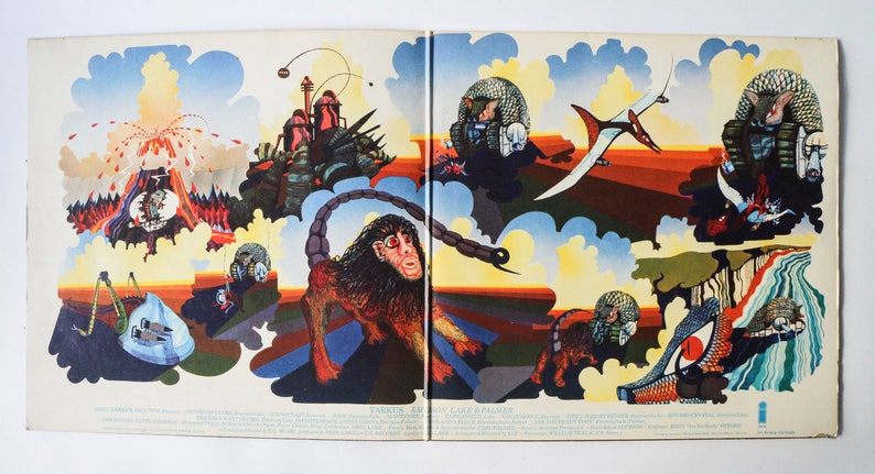 Pu&ograve; includere: Una copertina di un album in vinile vintage colorata con un design psichedelico che presenta una scimmia, uno scorpione, una creatura volante e varie altre creature in un paesaggio surreale.