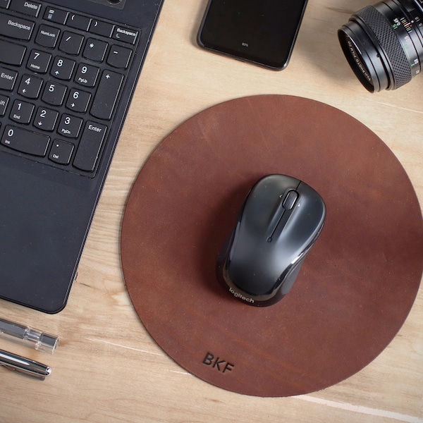 Personalisiertes rundes Leder Mousepad: Handgefertigt aus echtem Vollnarbenleder