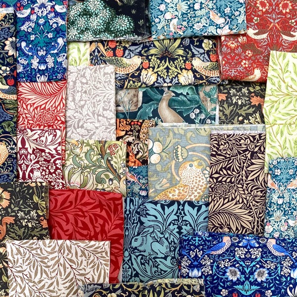 Resti di tessuto William Morris, fascio di cotoni con varie stampe e dimensioni, selezione casuale
