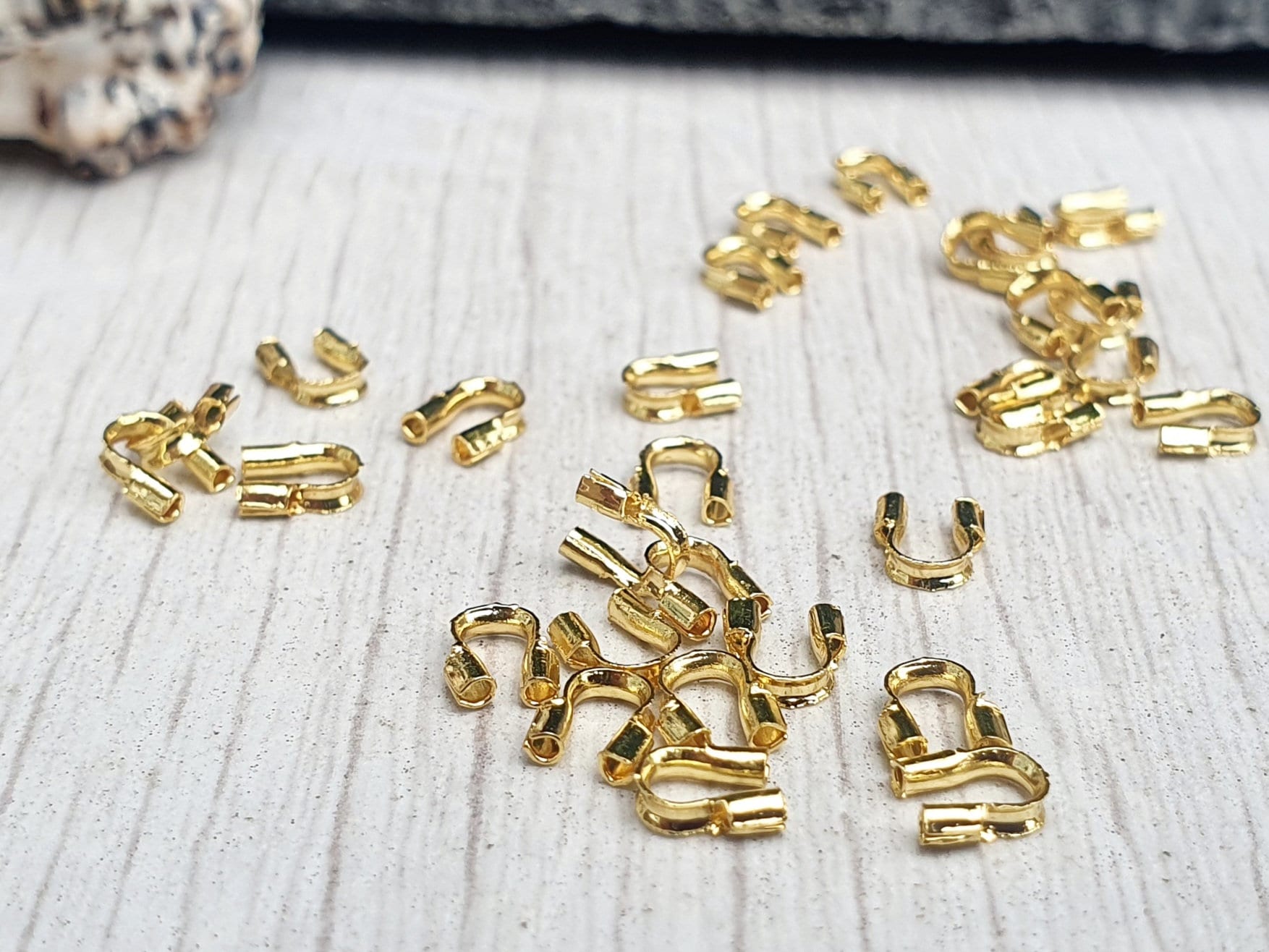 Pick 50pcs Tarnish Resistant Gold Wire Guard Thread Protector Loop Guardian  hole 0.5m/1.5mm for Necklace Bracelet Anklet Jewelry Making 