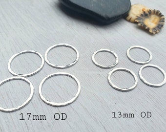 10PCS Antiqued Silver Metal Wild Free Round Charms #92011 10PCS Antiqued Silver Metal Wild Free Round Charms #92011
