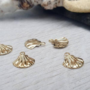 10.5 x 9.5mm Gold Plated Oyster Shell Charms | 5Pcs